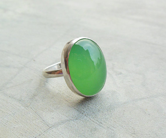 Apple green ring - Chalcedony ring jewelry - Bezel set - Oval ring - Gemstone ring