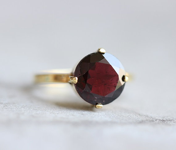Gold Garnet ring - Natural Garnet Ring - Engagement ring - Artisan ring - Garnet birthstone - Prong set ring