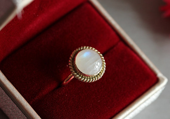 Gold Moonstone ring - Natural Rainbow moonstonel Ring - Engagement ring - Artisan ring - Bezel ring