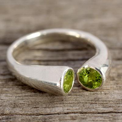 Jewelry Silver and Peridot Wrap Ring