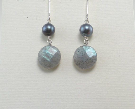 Labradorite Earrings Gray Pearl Silver Earrings BlueGreen Shimmer Earrings Freshwater Pearls Gray Silver Drops Gemstone Earrings Blue Gray