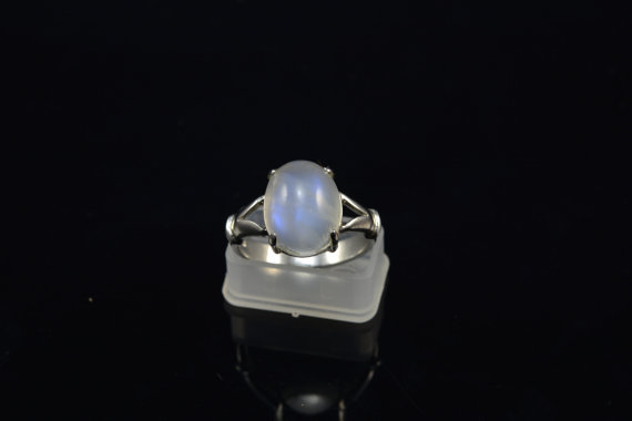 moonstone ring, blue moonstone ring, gemstone ring, copper ring, birthstone ring, white stone ring, bezel ring,gemstone jewellery